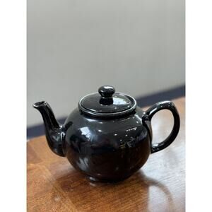 Price & Kensington Black Tea Kettle with lid in mint condition